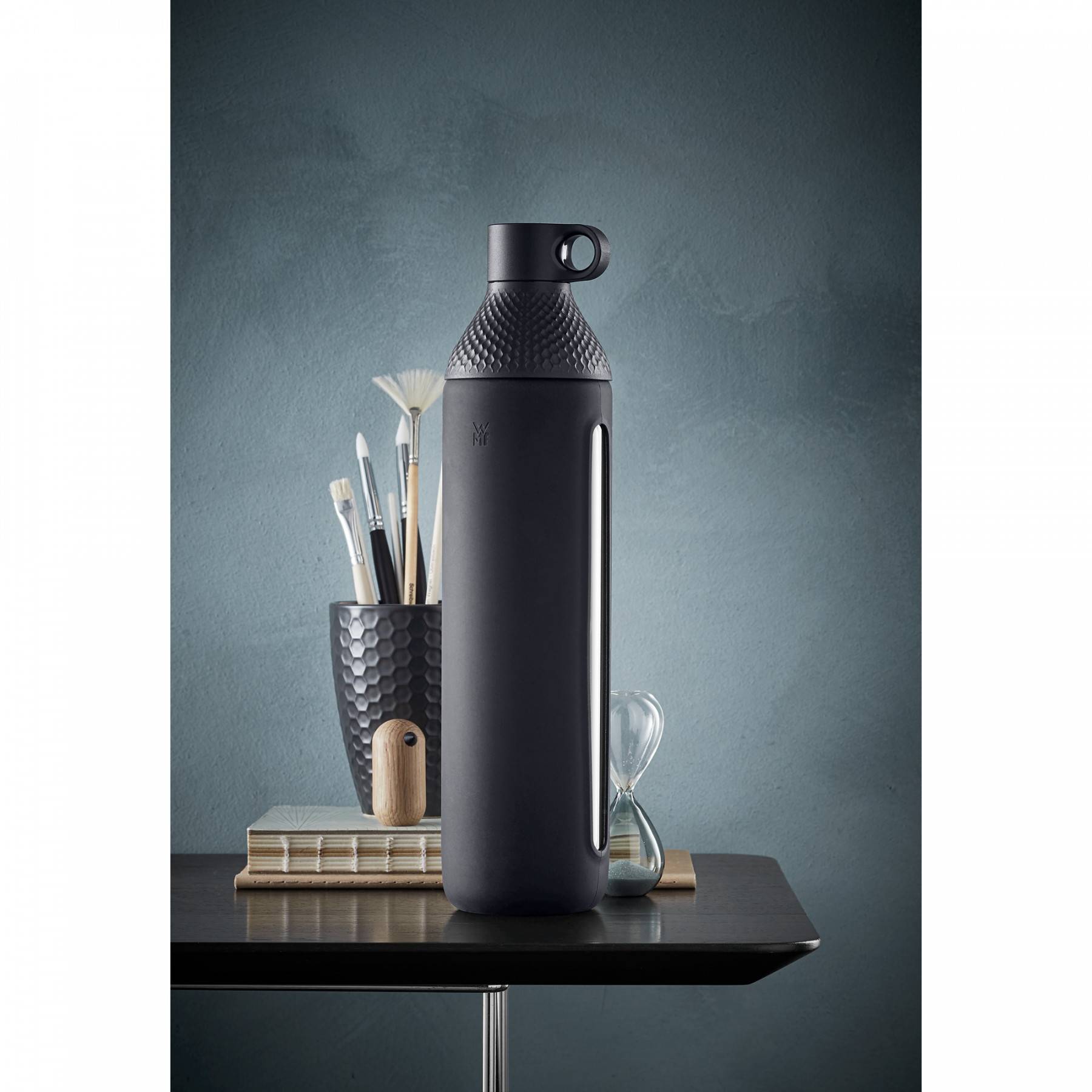 WMF Бутылка для воды с винтовой крышкой 0,75 л, черная Waterkant | https://grandposuda.com.ua