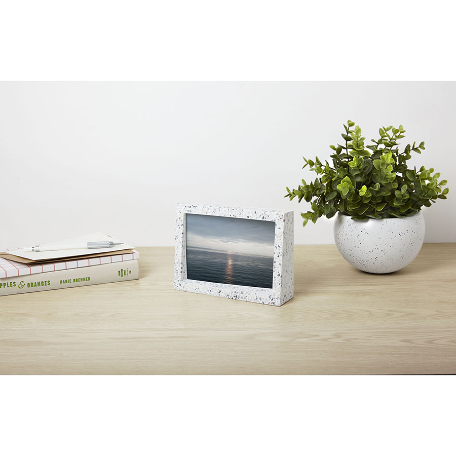Umbra Фоторамка для фотографий 10 х 15 см Edge terrazzo | https://grandposuda.com.ua
