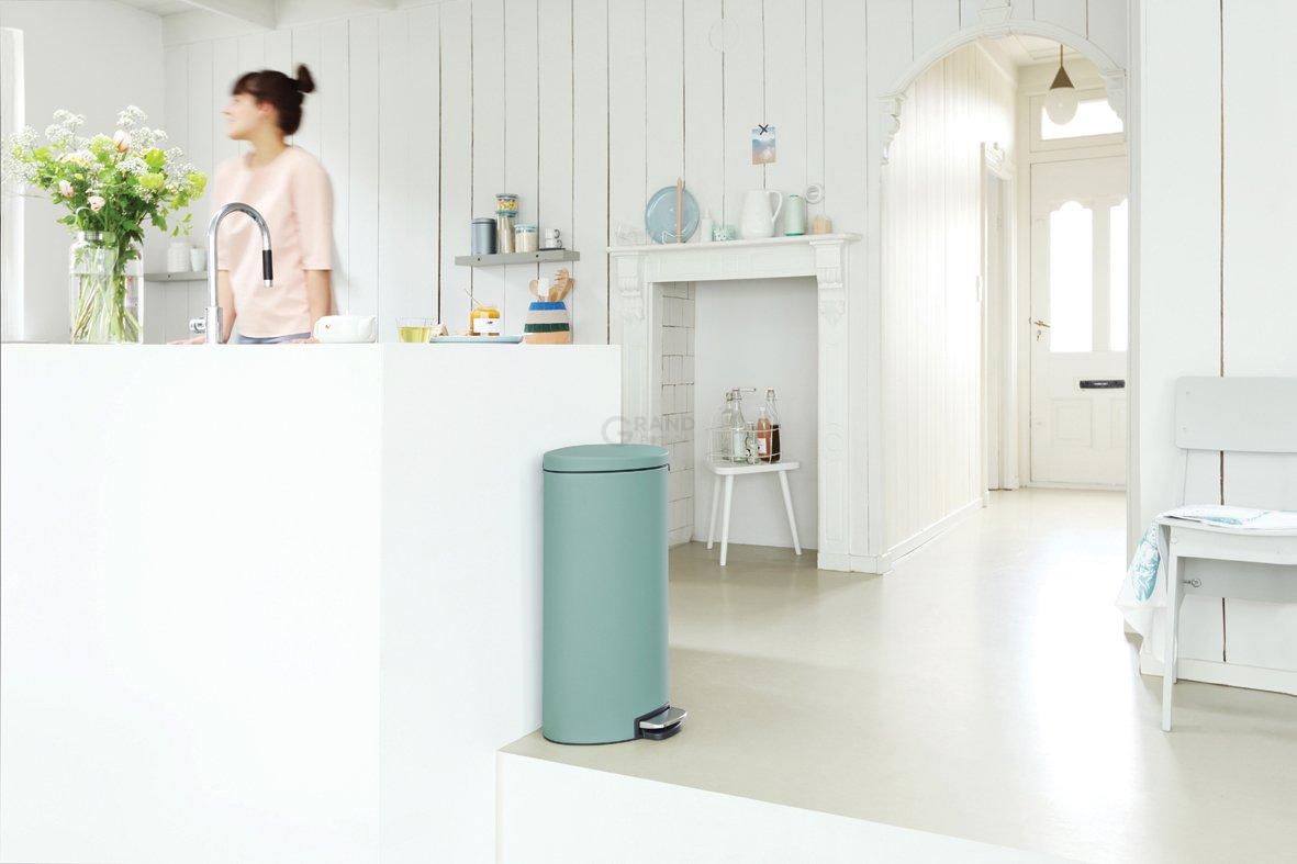 Brabantia Сміттєвий бак з педаллю 30 л безшумний мінерально-мятний Flatback + | https://grandposuda.com.ua