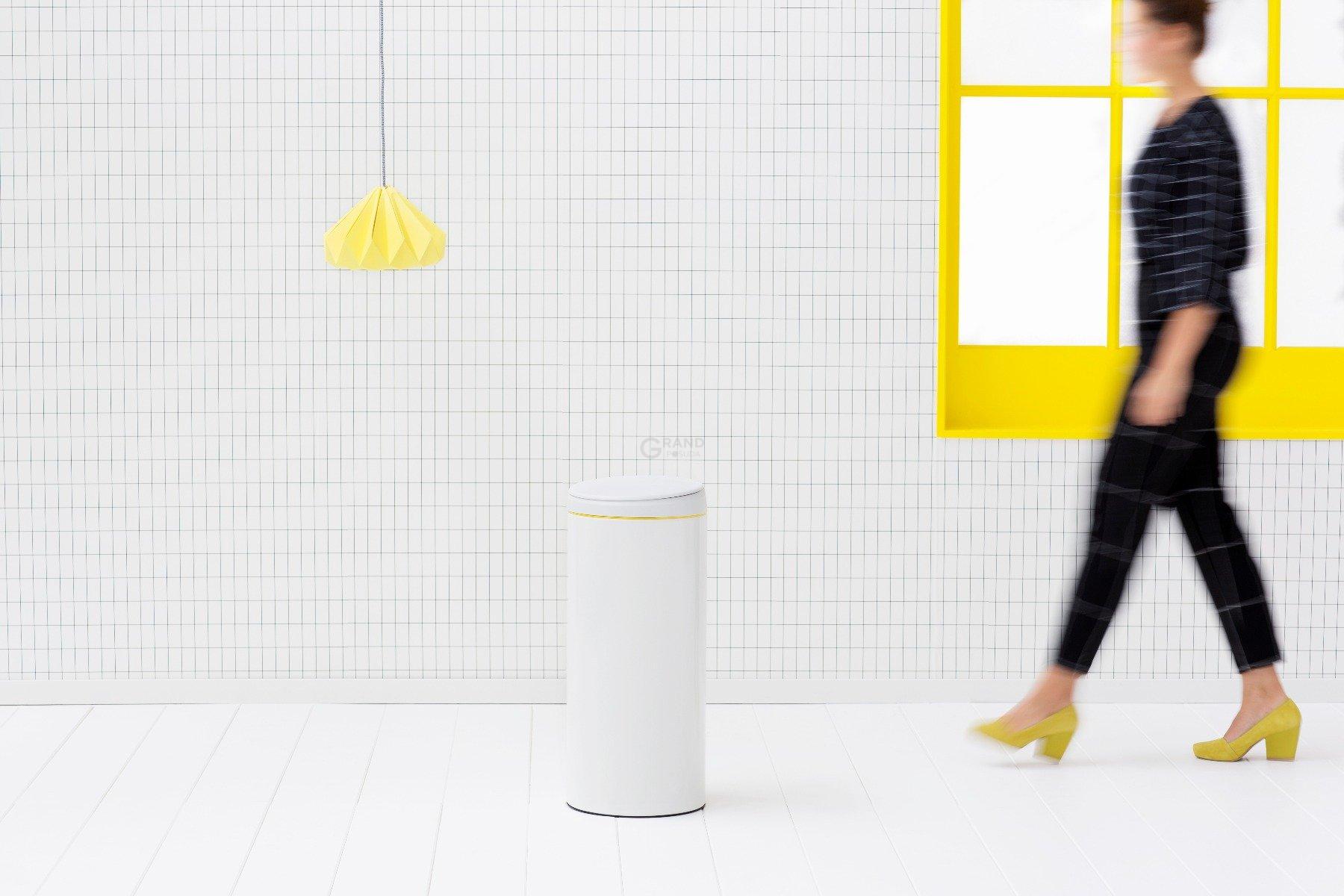 Brabantia Сміттєвий бак 30 л білий, пластикова кришка FlipBin | https://grandposuda.com.ua
