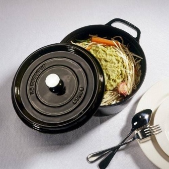 Staub Кокот круглий 24 см, чорний | https://grandposuda.com.ua