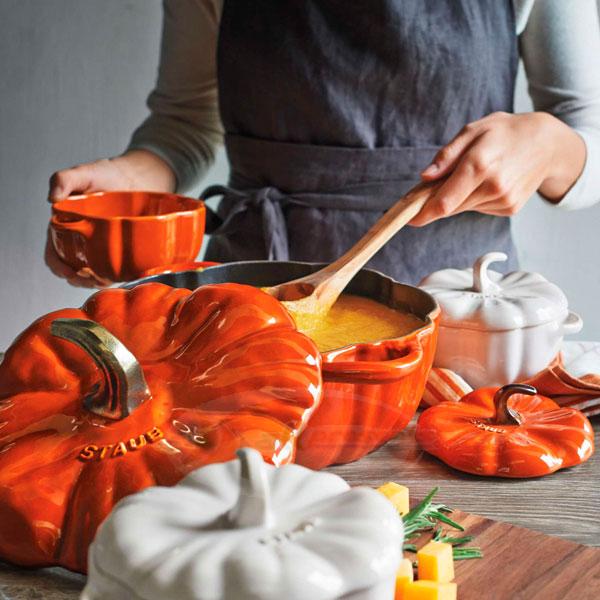 Staub Кокот Гарбуз 24 см | https://grandposuda.com.ua