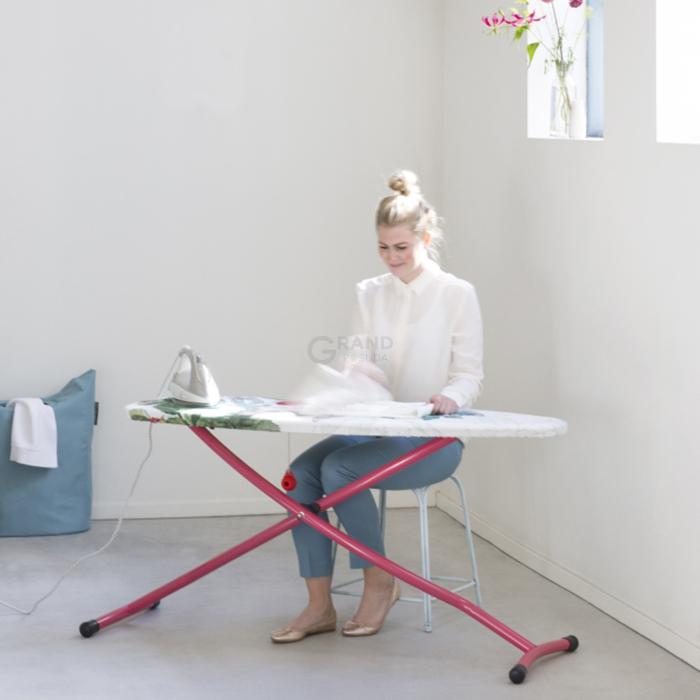 Brabantia Доска c силиконовой подставкой для утюга 135 x 45 cm (D) Raspberry | https://grandposuda.com.ua
