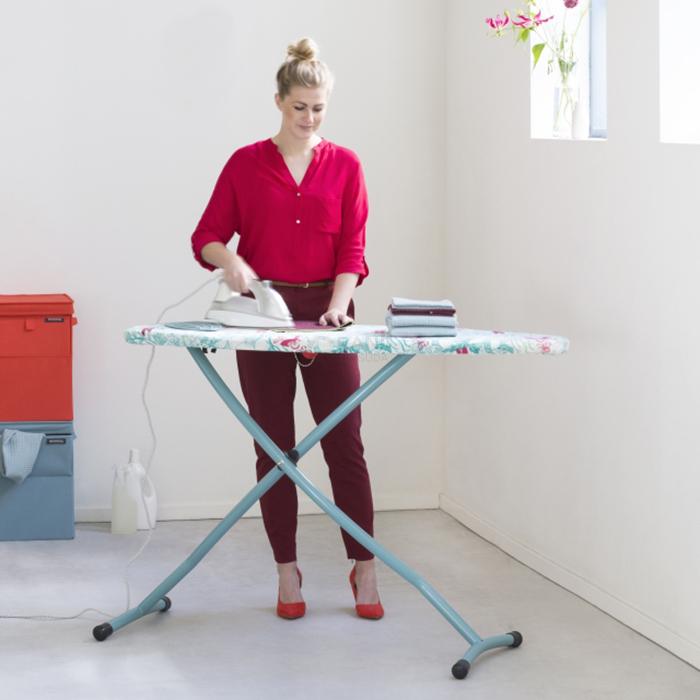 Brabantia Доска c силиконовой подставкой для утюга 135 x 45 cm (D) Botanical | https://grandposuda.com.ua