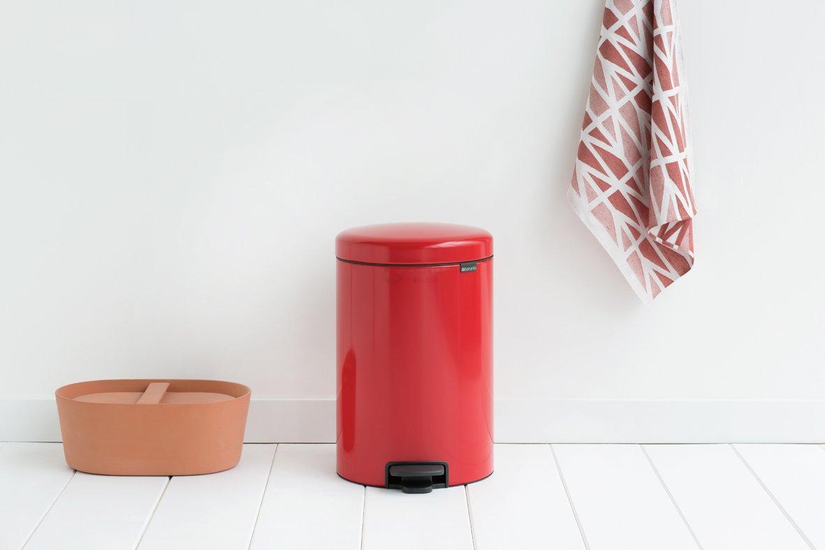 Brabantia Сміттєвий бак з педаллю 20 л безшумний червоний NewIcon | https://grandposuda.com.ua