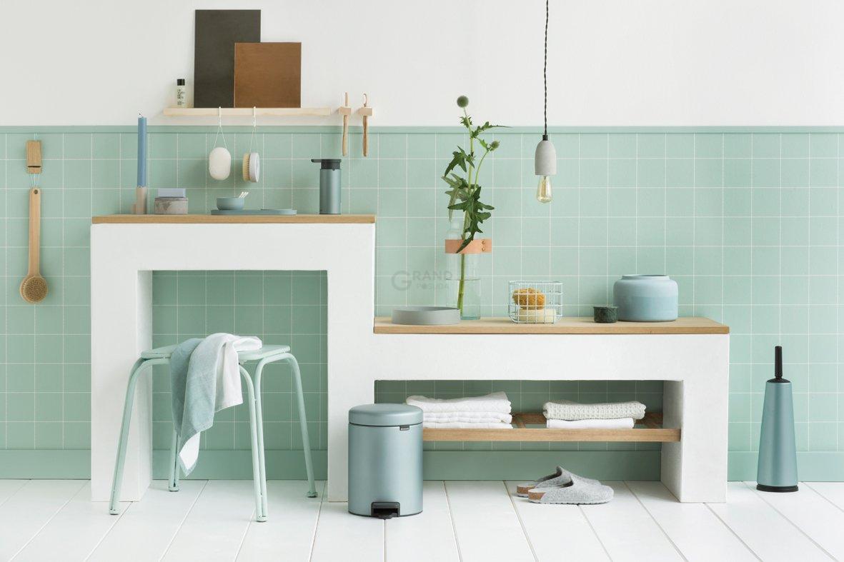 Brabantia Сміттєвий бак з педаллю 5 л безшумний мятний металік NewIcon | https://grandposuda.com.ua