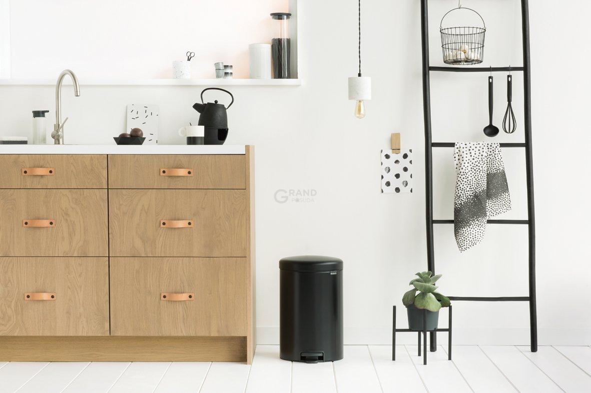 Brabantia Сміттєвий бак з педаллю 20 л безшумний чорний матовий NewIcon | https://grandposuda.com.ua