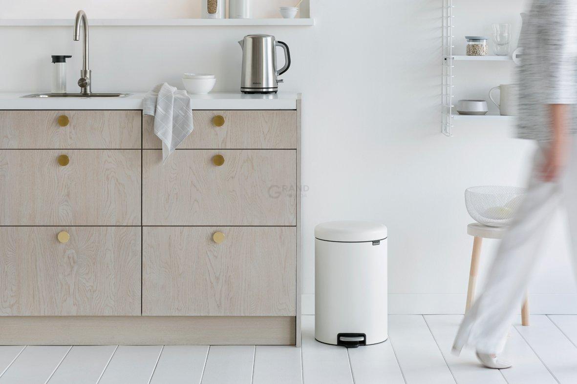 Brabantia Сміттєвий бак з педаллю 20 л безшумний мінерально-білий NewIcon | https://grandposuda.com.ua
