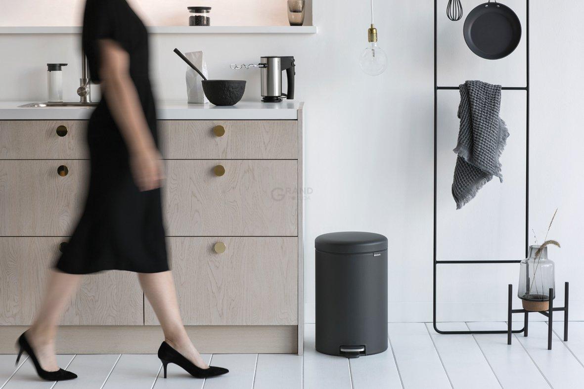 Brabantia Сміттєвий бак з педаллю 20 л безшумний мінерально-графітовий NewIcon | https://grandposuda.com.ua