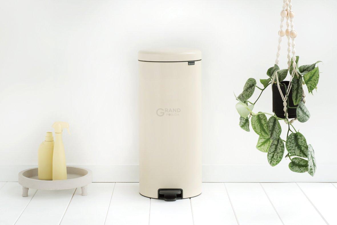 Brabantia Сміттєвий бак з педаллю 30 л безшумний мигдальний NewIcon | https://grandposuda.com.ua