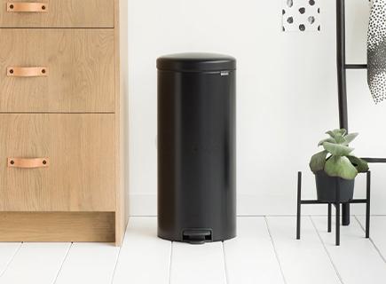 Brabantia Сміттєвий бак з педаллю 30 л безшумний чорний матовий NewIcon | https://grandposuda.com.ua