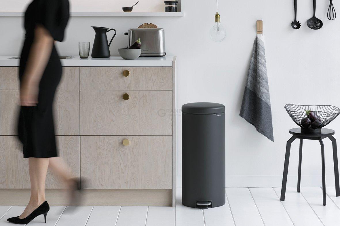 Brabantia Сміттєвий бак з педаллю 30 л безшумний мінерально-графітовий NewIcon | https://grandposuda.com.ua