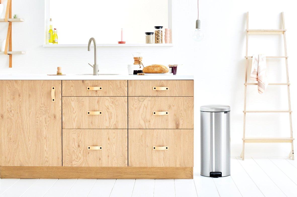 Brabantia Сміттєвий бак з педаллю 30 л безшумний з металевим внутрішнім відром матова сталь NewIcon | https://grandposuda.com.ua