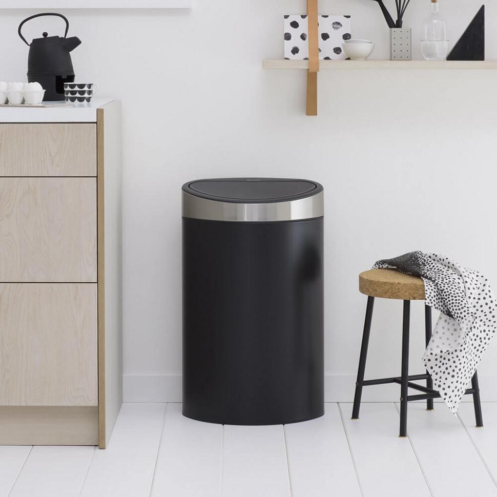 Brabantia Сміттєвий бак 40 л чорний матовий, кришка глянцева сталь Touch Bin | https://grandposuda.com.ua