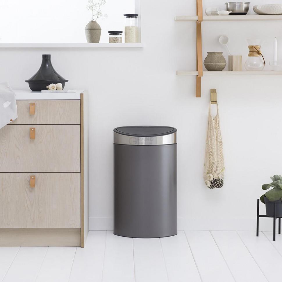 Brabantia Сміттєвий бак 40 л платиновий, кришка глянцева сталь Touch Bin | https://grandposuda.com.ua
