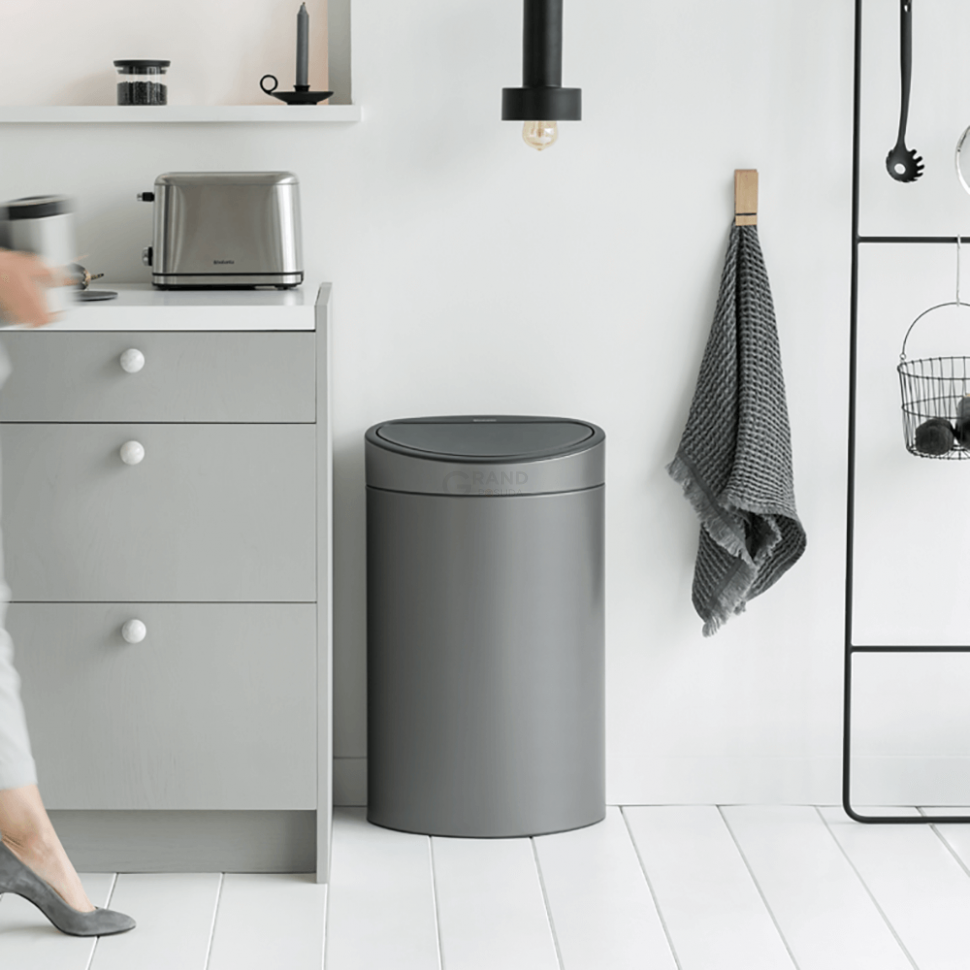 Brabantia Сміттєвий бак 40 л платиновий Touch Bin | https://grandposuda.com.ua