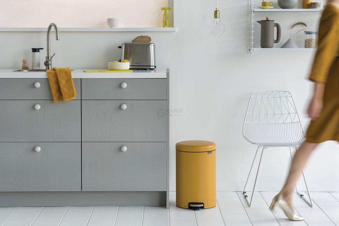 Brabantia Сміттєвий бак з педаллю 20 л безшумний мінерально-гірчичний NewIcon | https://grandposuda.com.ua