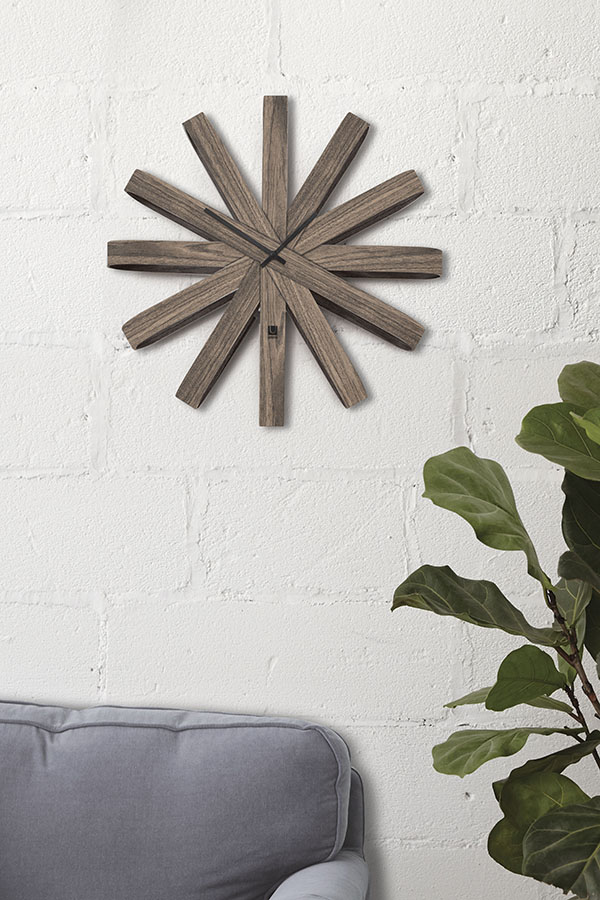 Umbra Часы настенные ribbonwood большие состаренный орех | https://grandposuda.com.ua