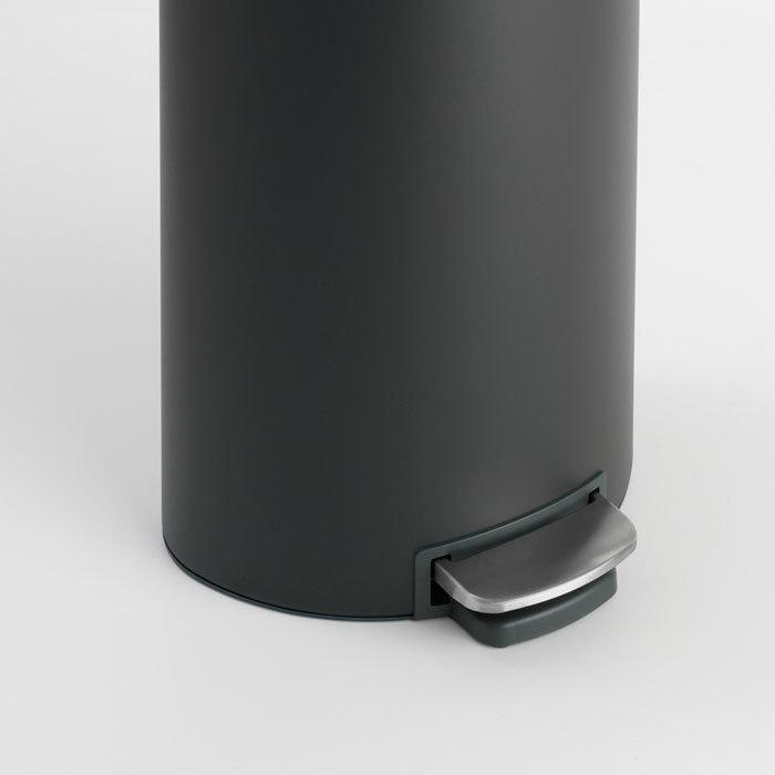 Brabantia Сміттєвий бак з педаллю 30 л, безшумний мінерально-графітовий Flatback + | https://grandposuda.com.ua