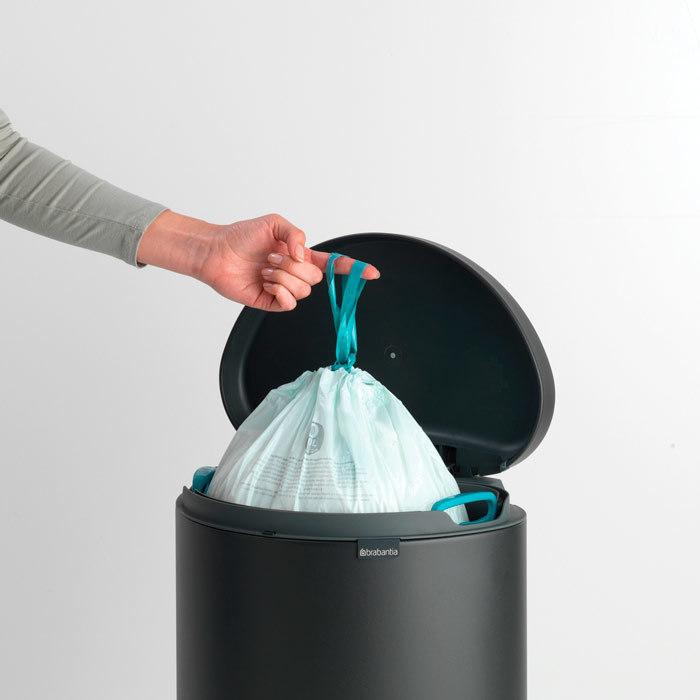 Brabantia Сміттєвий бак з педаллю 30 л, безшумний мінерально-графітовий Flatback + | https://grandposuda.com.ua