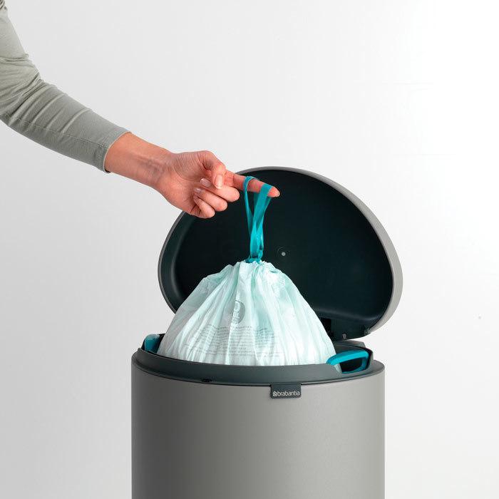 Brabantia Сміттєвий бак з педаллю 30 л, безшумний мінерально-сірий Flatback + | https://grandposuda.com.ua