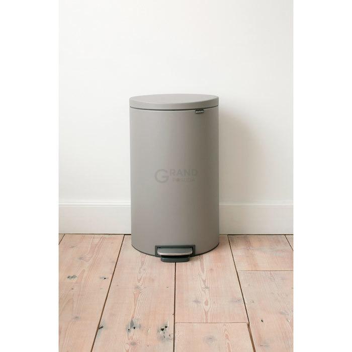 Brabantia Сміттєвий бак з педаллю 30 л, безшумний мінерально-сірий Flatback + | https://grandposuda.com.ua