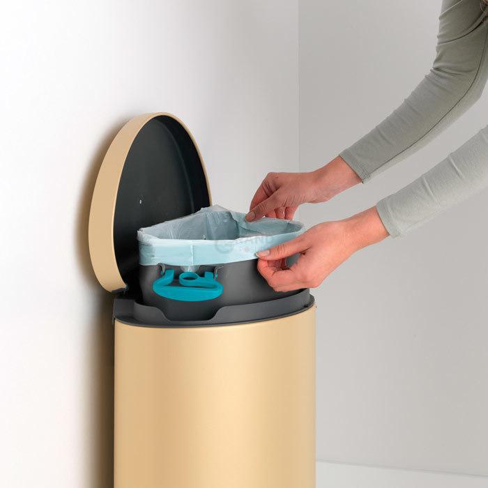 Brabantia Сміттєвий бак з педаллю 30 л, безшумний мінерально-золотий Flatback + | https://grandposuda.com.ua