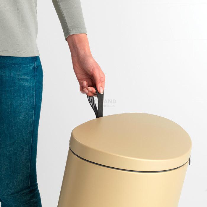 Brabantia Сміттєвий бак з педаллю 30 л, безшумний мінерально-золотий Flatback + | https://grandposuda.com.ua
