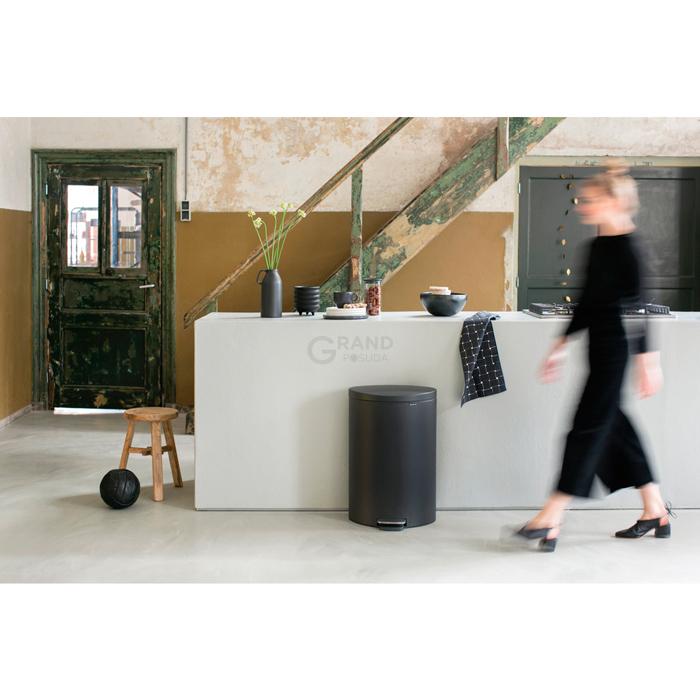Brabantia Сміттєвий бак з педаллю 40 л, безшумний мінерально-графітовий Flatback + | https://grandposuda.com.ua