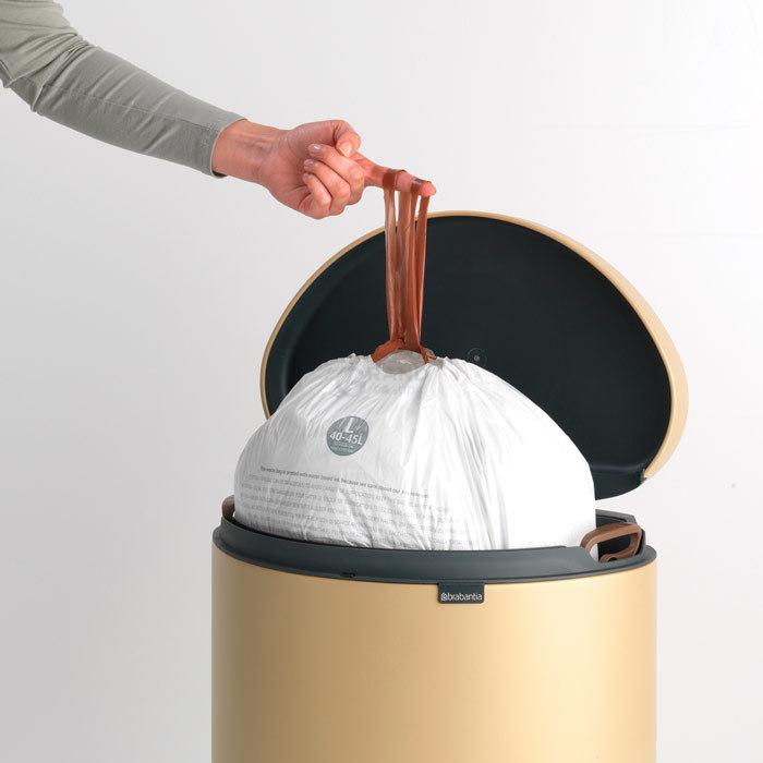 Brabantia Сміттєвий бак з педаллю 40 л, безшумний мінерально-золотий Flatback + | https://grandposuda.com.ua