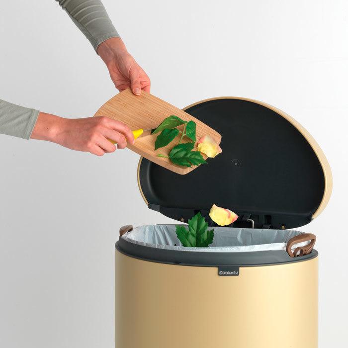 Brabantia Сміттєвий бак з педаллю 40 л, безшумний мінерально-золотий Flatback + | https://grandposuda.com.ua