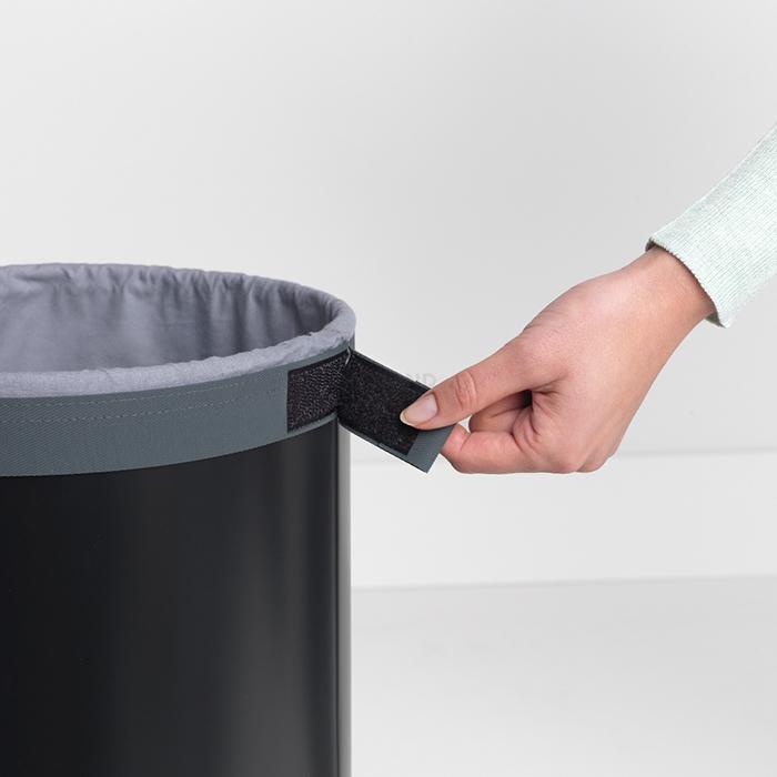 Brabantia Бак для белья (35л) черный матовый пробковая крышка | https://grandposuda.com.ua