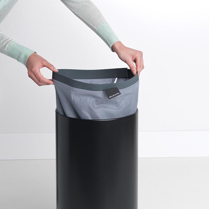 Brabantia Бак для белья (35л) черный матовый пробковая крышка | https://grandposuda.com.ua