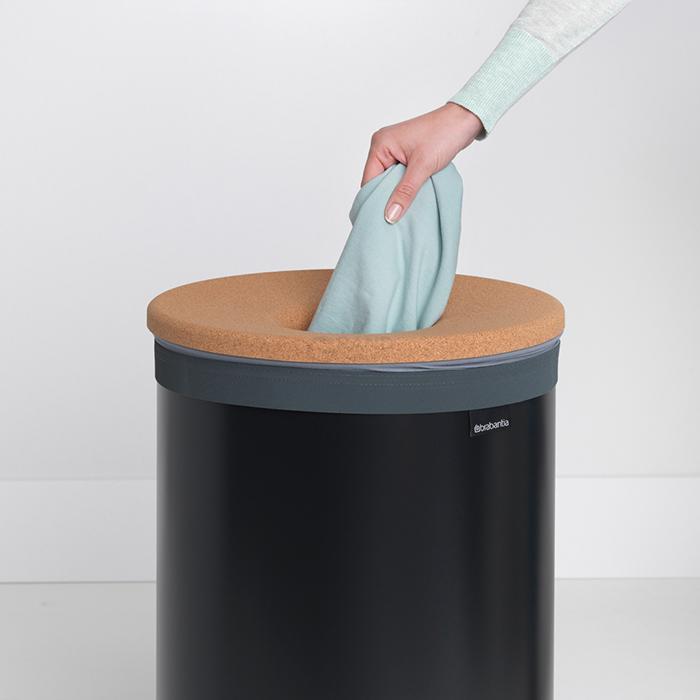 Brabantia Бак для білизни (60л) чорний з коркової кришкою | https://grandposuda.com.ua
