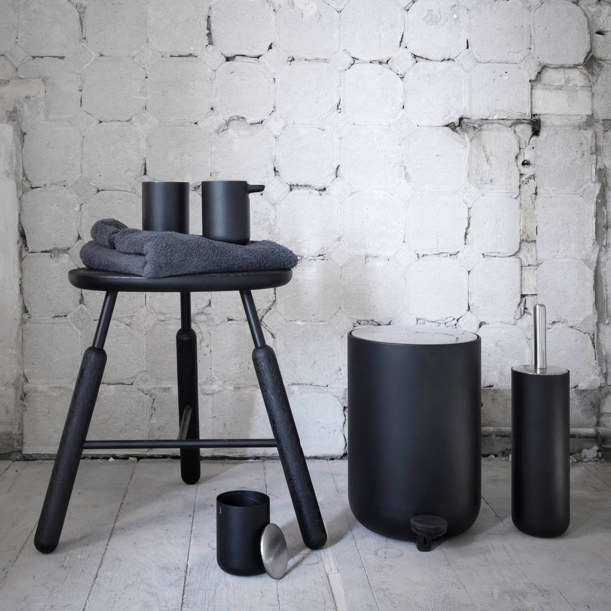 Підставка для зубних щіток 11x8,5x8,5x8,5 см чорна Bath Menu | https://grandposuda.com.ua