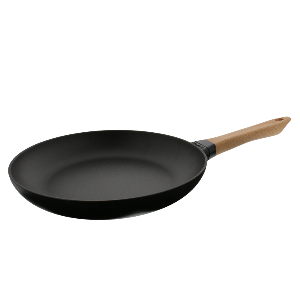 Staub Сковорода с деревянной ручкой 28 см Matte Black | https://grandposuda.com.ua