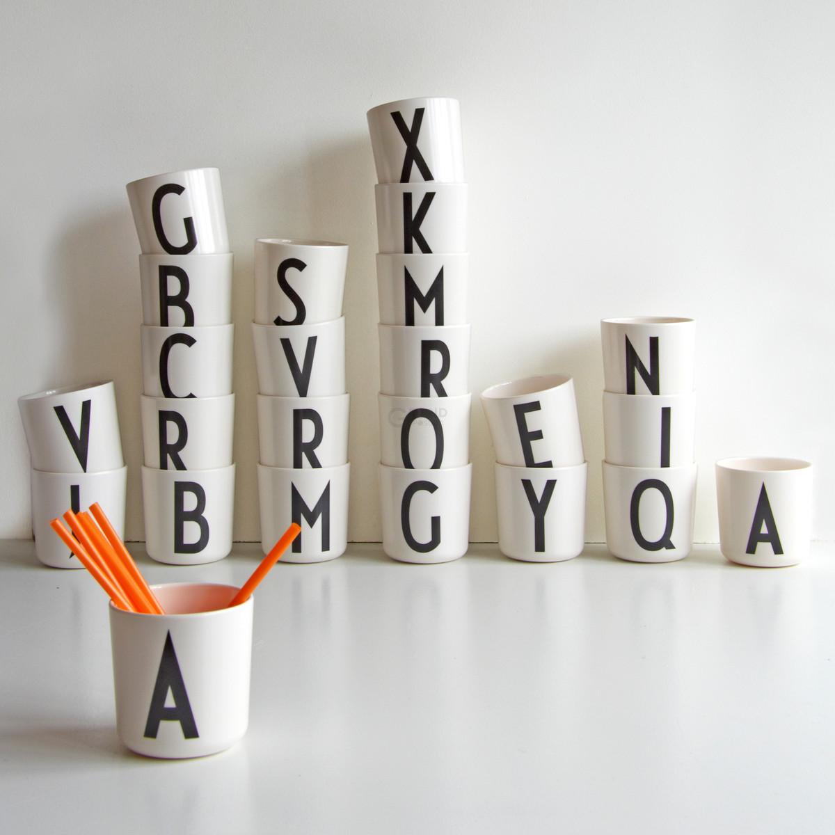 Design Letters Чашка G 7,5x7 см черно-белая Melamin Becher | https://grandposuda.com.ua