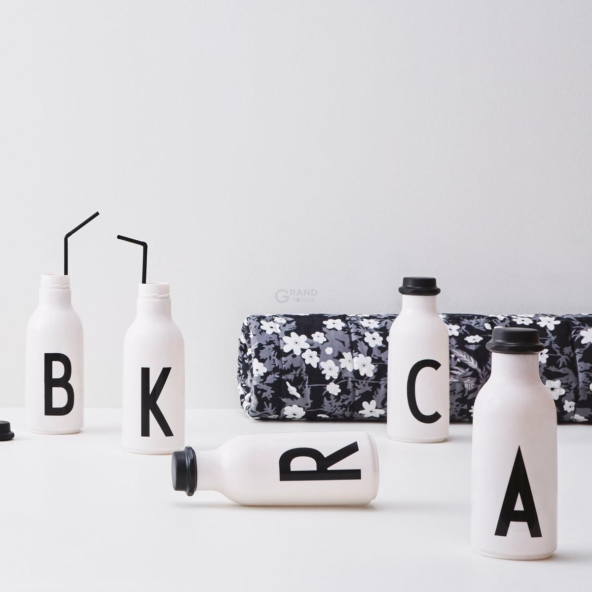Design Letters Бутылка G 500 мл черно-белая Wasserflasche von A-Z | https://grandposuda.com.ua