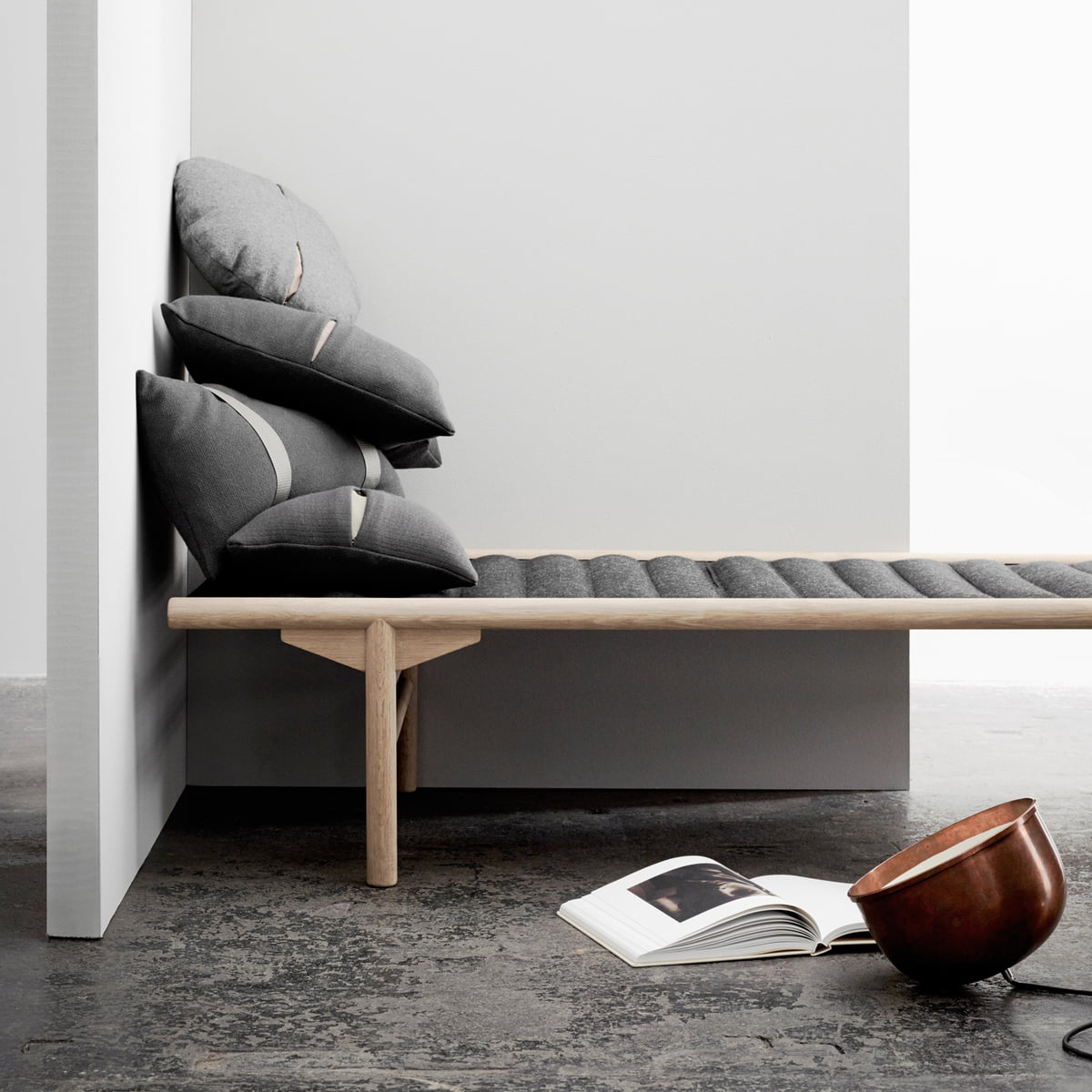 Кровать 40x80x180 см дерево/светло-серая Daybed Menu | https://grandposuda.com.ua