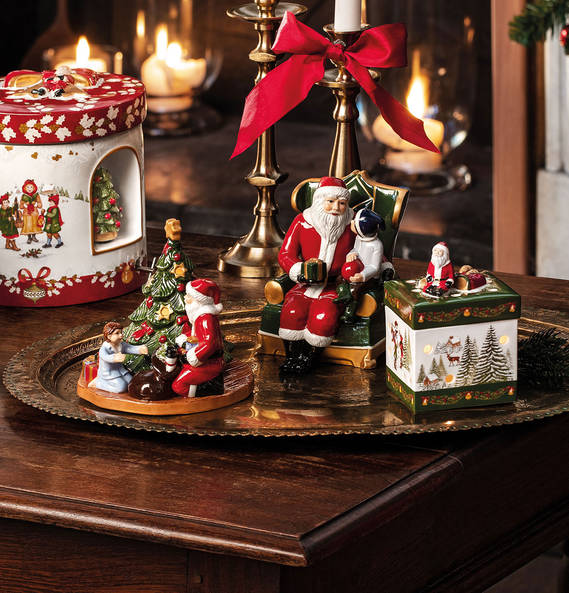Villeroy & Boch Декорація новорічна Санта на кріслі Christmas Toys | https://grandposuda.com.ua