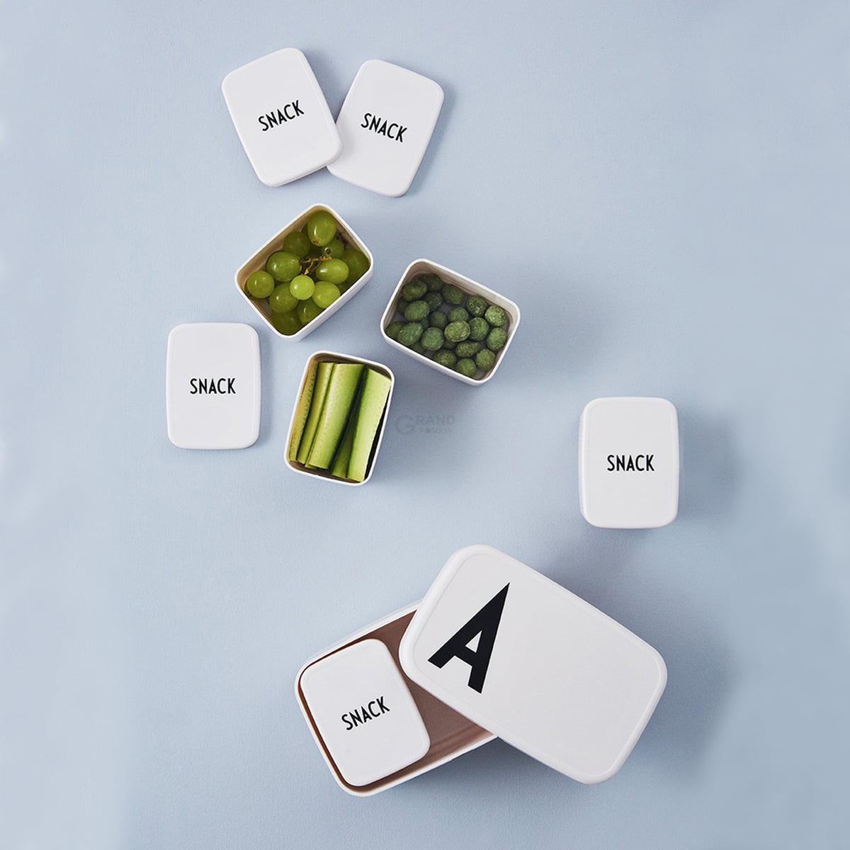 Design Letters Ланч-бокс 5,5x9,2x6,8 см черно-белый Snack Box | https://grandposuda.com.ua