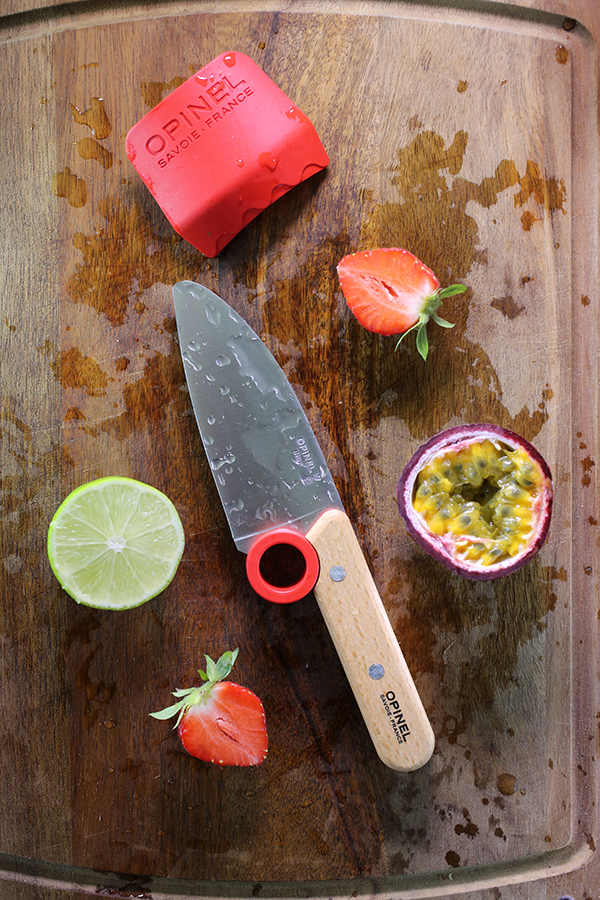 Opinel Кухонный нож и защита для пальцев 4,41х0,76х1,69 см красные Le petit chef | https://grandposuda.com.ua