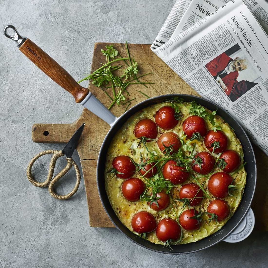Le Creuset Сковорода чугунная 24 см с деревянной ручкой Ultra Violet | https://grandposuda.com.ua