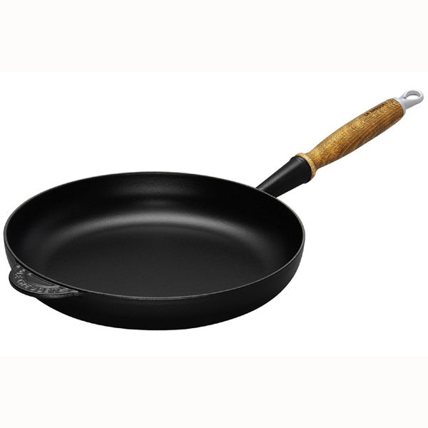 Le Creuset Сковорода 26 см с деревянной ручкой, черная | https://grandposuda.com.ua