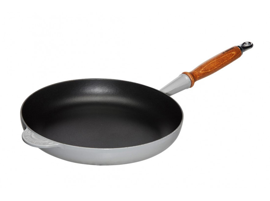 Le Creuset Сковорода 28 см с деревянной ручкой, Perlgrau | https://grandposuda.com.ua