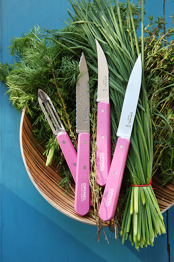 Opinel Овощечистка 15,7х1х1,9 см металлик/розовая Les Essentiels | https://grandposuda.com.ua