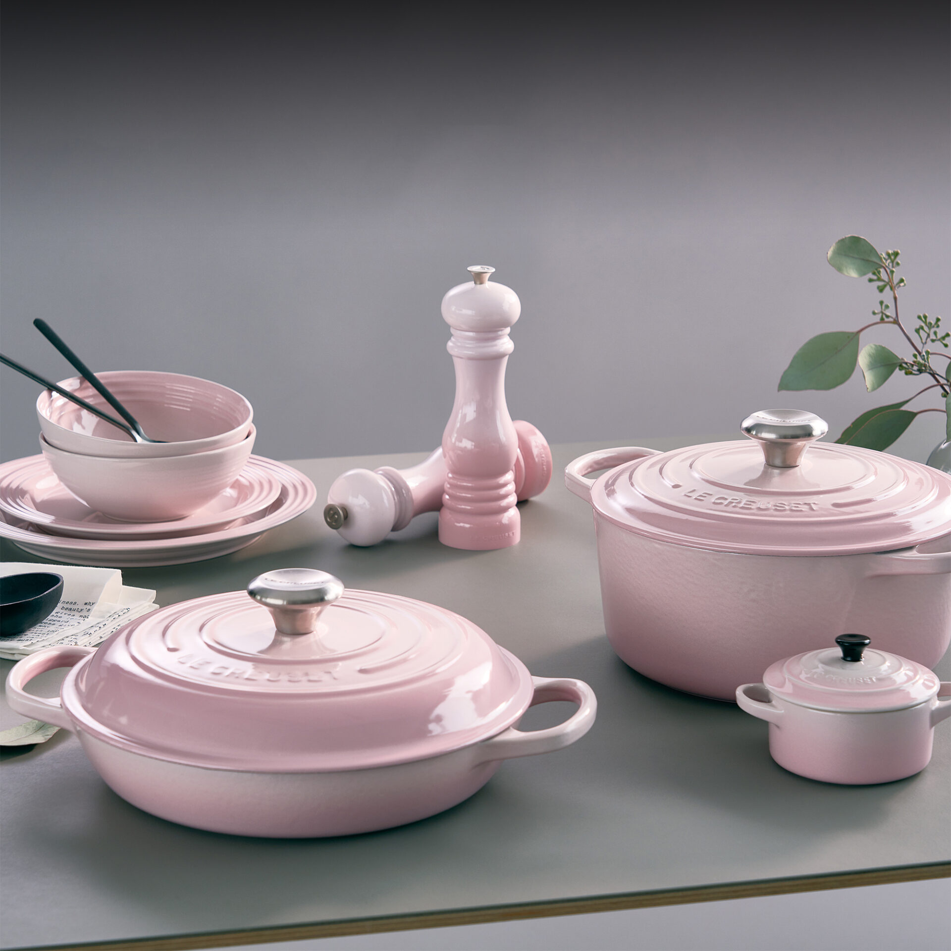 Le Creuset Каструля кругла 2,4 л рожева Shell Pink | https://grandposuda.com.ua