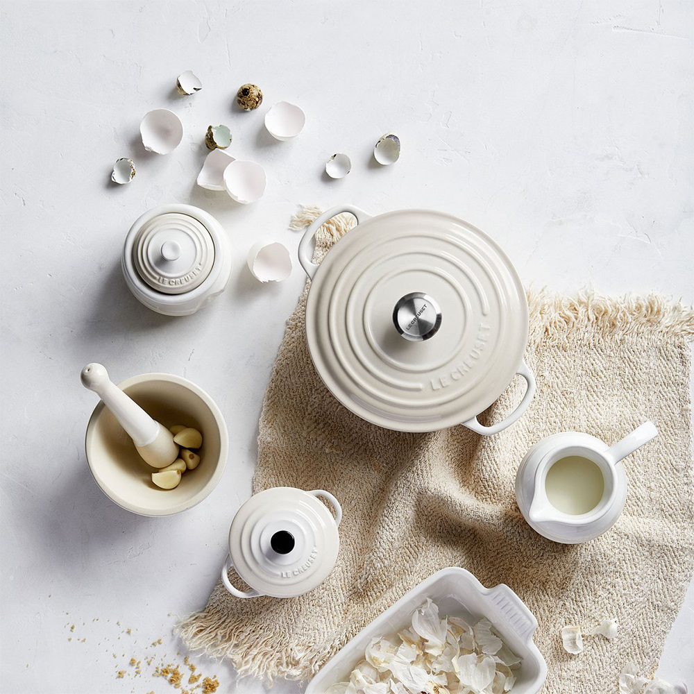 Le Creuset Кастрюля - жаровня 26 см Meringue | https://grandposuda.com.ua