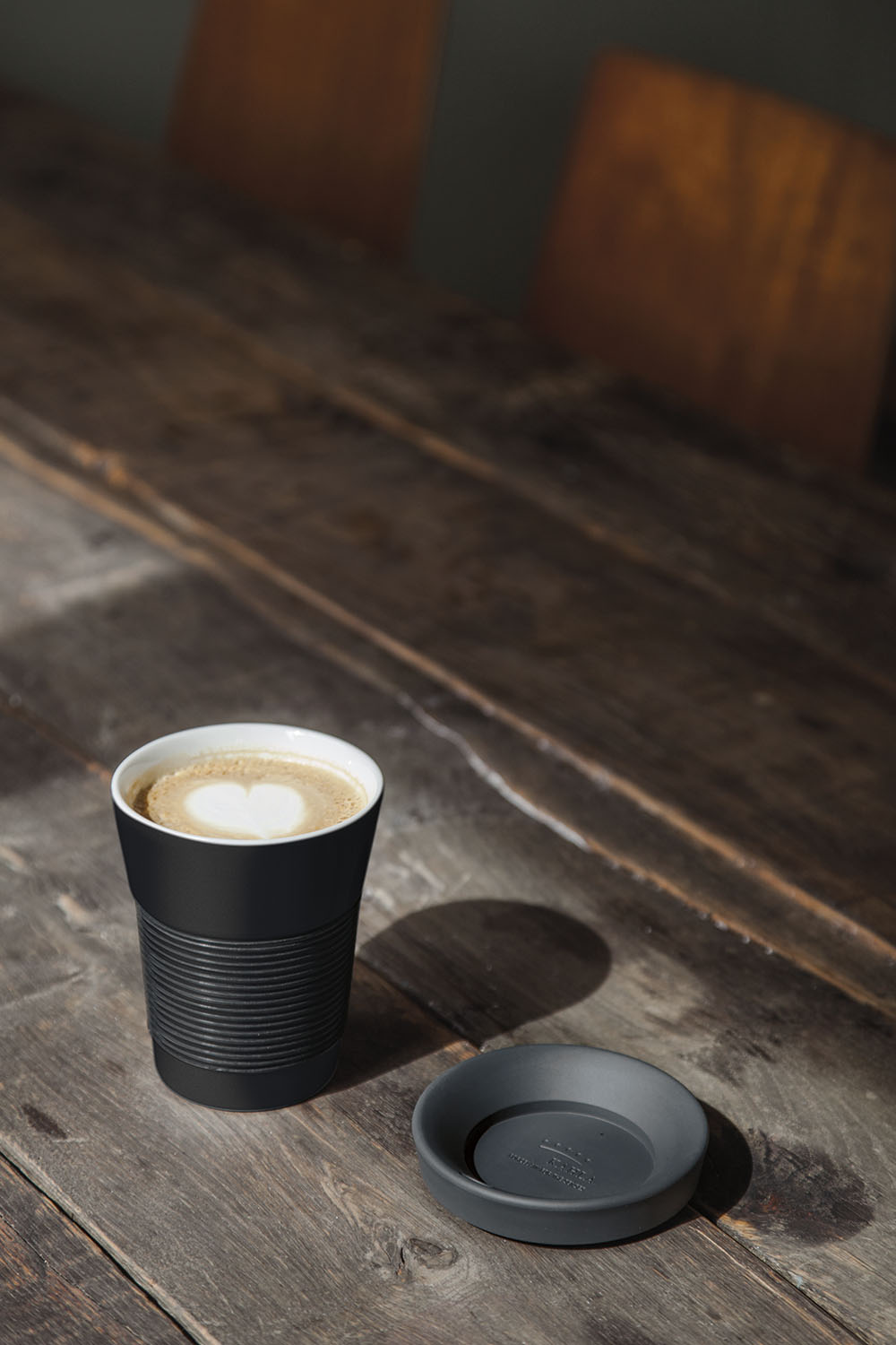 Kahla Чашка 0,35 л, с крышкой черная Сupit To Go Mugs Magic Grip | https://grandposuda.com.ua