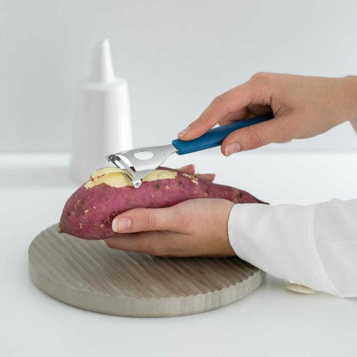 Brabantia Ніж для чищення Т-подібної форми 19 см синій Tasty Colours | https://grandposuda.com.ua